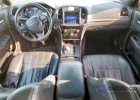 2015 Chrysler 300 S z USA, uszkodzony, nr VIN 2C3CCABG0FH848876